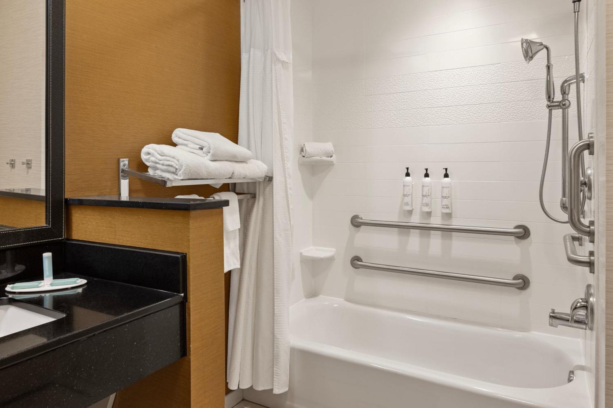 Fairfield Inn & Suites By Marriott Waterloo Cedar Falls Экстерьер фото