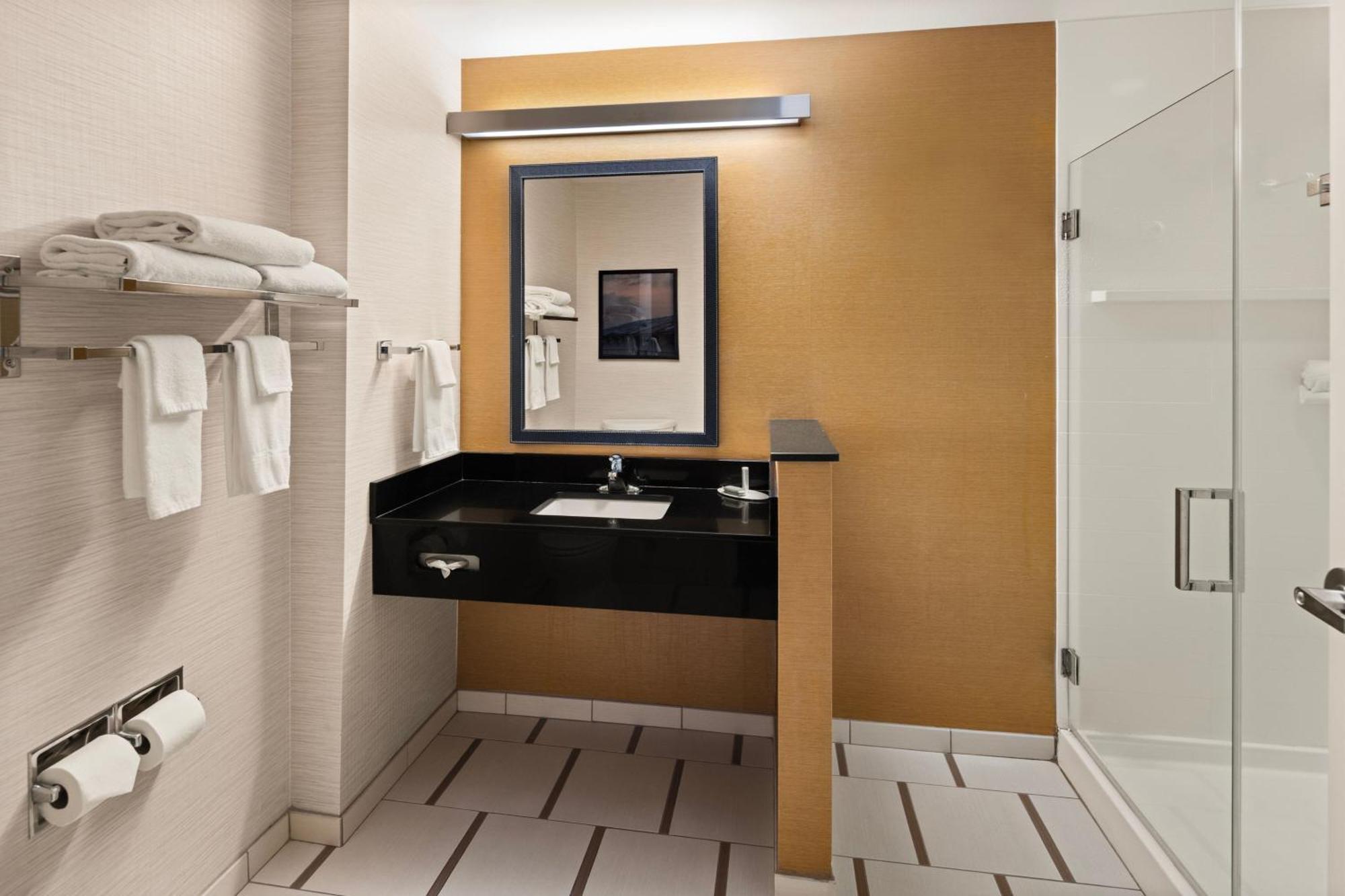 Fairfield Inn & Suites By Marriott Waterloo Cedar Falls Экстерьер фото