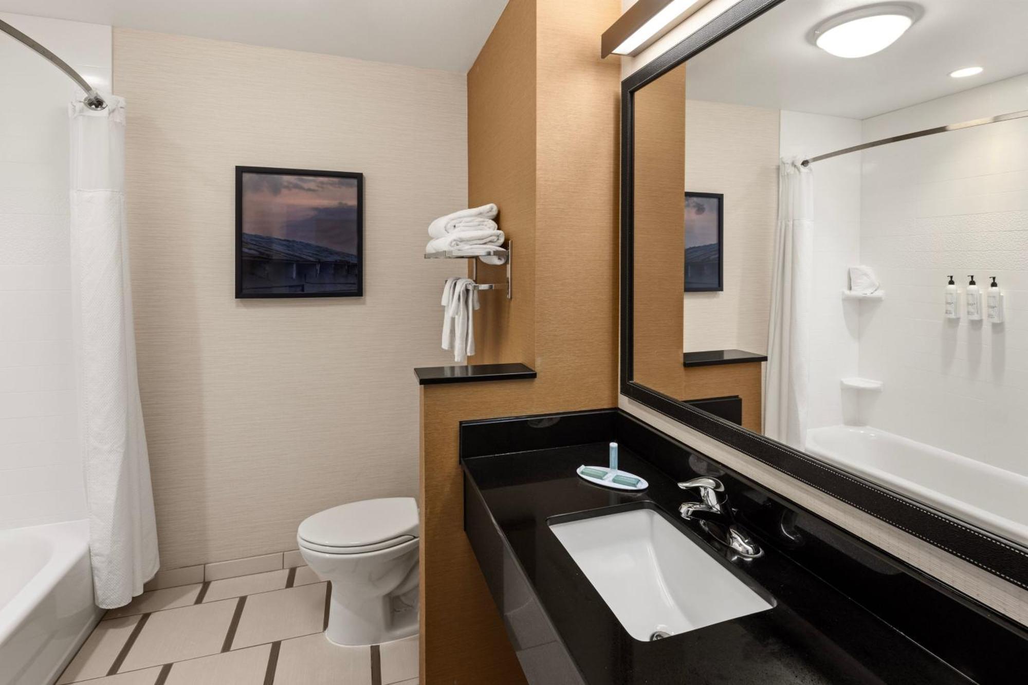 Fairfield Inn & Suites By Marriott Waterloo Cedar Falls Экстерьер фото