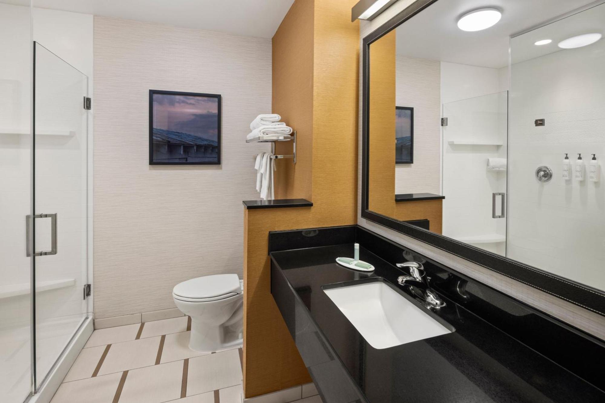 Fairfield Inn & Suites By Marriott Waterloo Cedar Falls Экстерьер фото