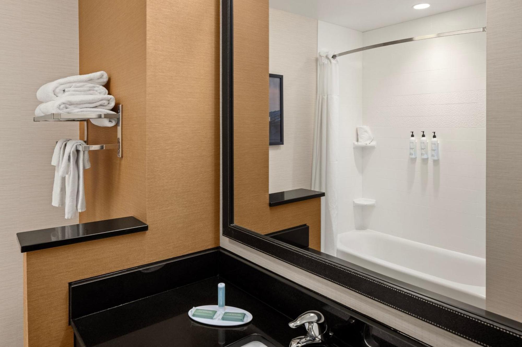 Fairfield Inn & Suites By Marriott Waterloo Cedar Falls Экстерьер фото