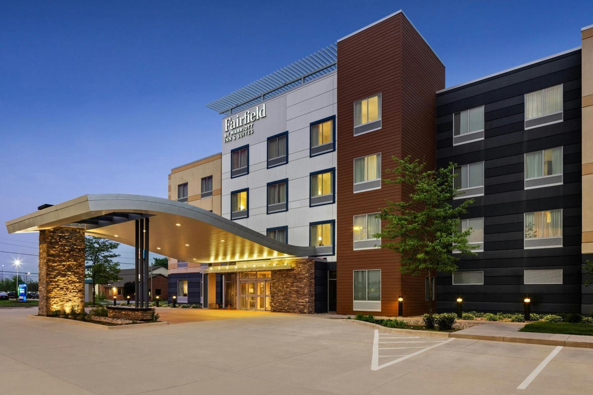 Fairfield Inn & Suites By Marriott Waterloo Cedar Falls Экстерьер фото