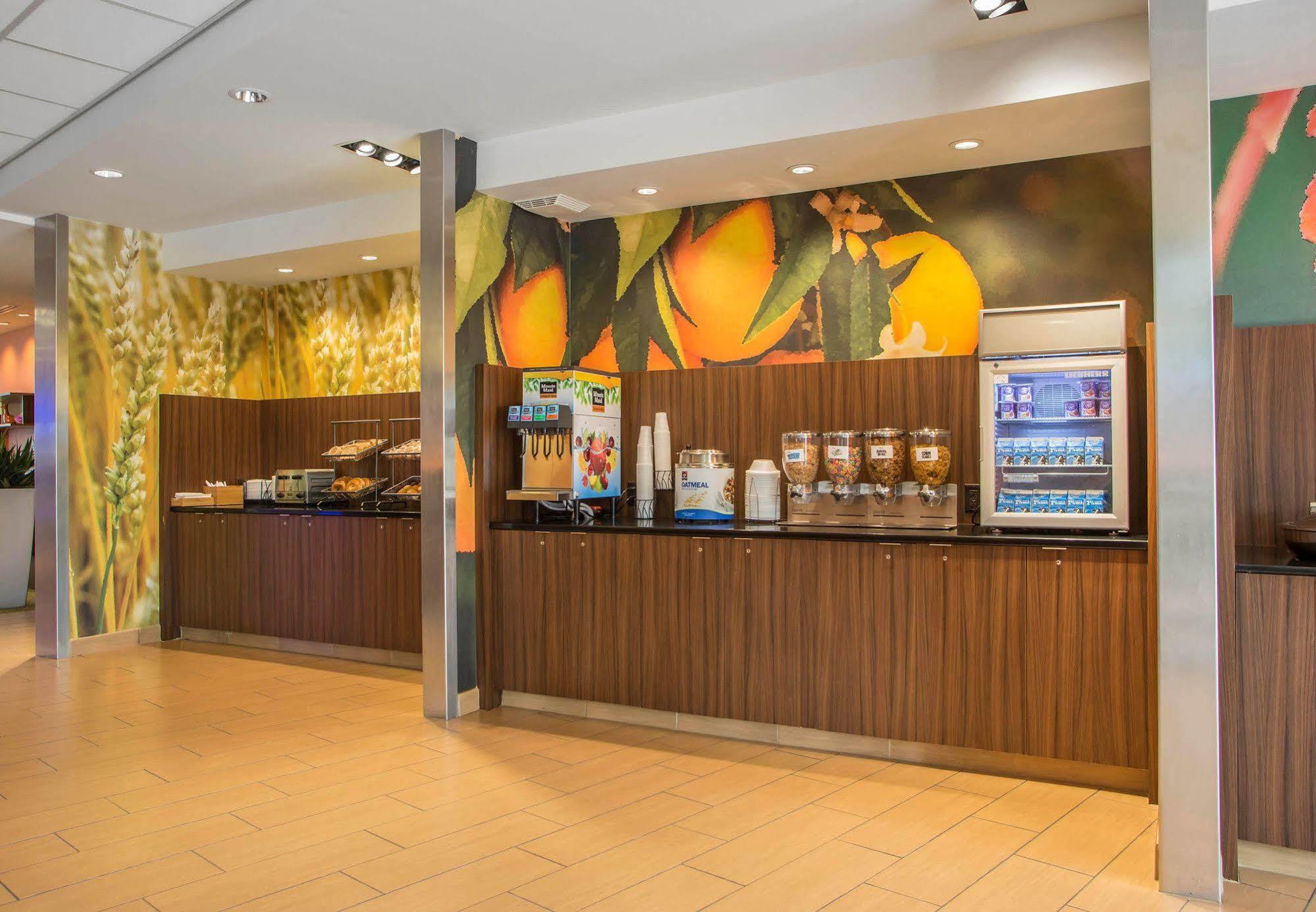 Fairfield Inn & Suites By Marriott Waterloo Cedar Falls Экстерьер фото